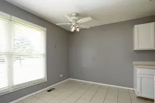 240 Grissom Ln, Hoffman Estates, IL 60169 - Photo 6