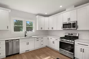 790 Wing St, Elgin, IL 60123 - Photo 20