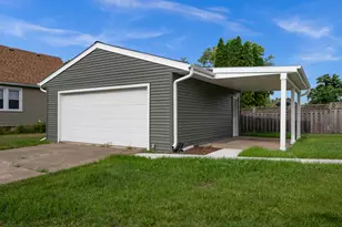790 Wing St, Elgin, IL 60123 - Photo 8