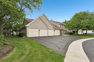 2838 Meadow Ln, Schaumburg, IL 60193 - Photo 2