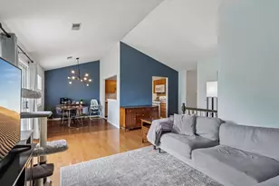 2838 Meadow Ln, Schaumburg, IL 60193 - Photo 4
