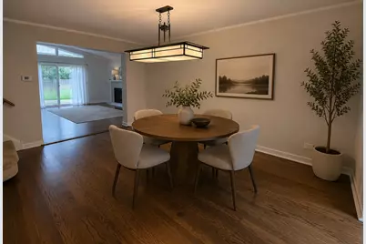 611 E Davis Street, Arlington Heights, IL 60005 - Photo 2