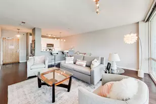 757 N Orleans St, Chicago, IL 60654 - Photo 2