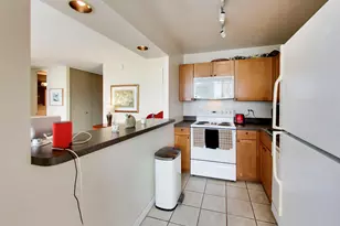 655 W Irving Park Rd, Chicago, IL 60613 - Photo 8