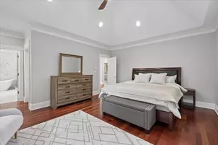 5054 W Berwyn Ave, Chicago, IL 60630 - Photo 12