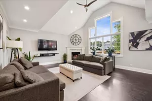 5054 W Berwyn Ave, Chicago, IL 60630 - Photo 8