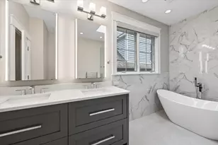 5054 W Berwyn Ave, Chicago, IL 60630 - Photo 14