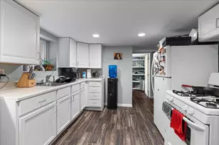 4131 W Nelson St, Chicago, IL 60641 - Photo 14