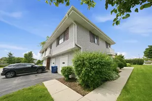 18 Dennis Ct, Schaumburg, IL 60193 - Photo 4