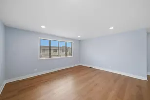 18 Dennis Ct, Schaumburg, IL 60193 - Photo 10