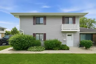 18 Dennis Ct, Schaumburg, IL 60193 - Photo 1