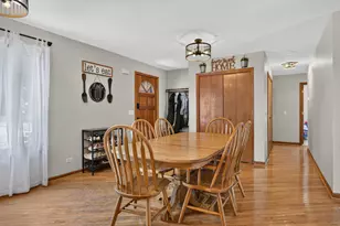 10205 Sharon Ln, Hebron, IL 60034 - Photo 4
