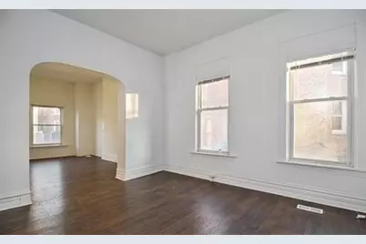 1124 S Sacramento Boulevard, Chicago, IL 60612 - Photo 2