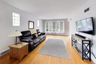 6040 N Niagara Ave, Chicago, IL 60631 - Photo 2