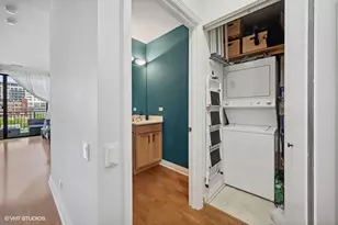 859 W Erie St, Chicago, IL 60642 - Photo 16