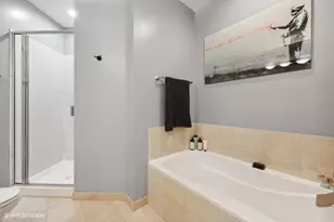 859 W Erie St, Chicago, IL 60642 - Photo 14