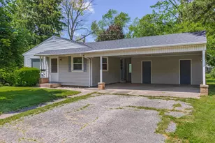 309 W Torrance Ave, Pontiac, IL 61764 - Photo 1