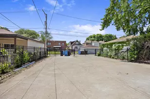 8218 S Yates Blvd, Chicago, IL 60617 - Photo 18