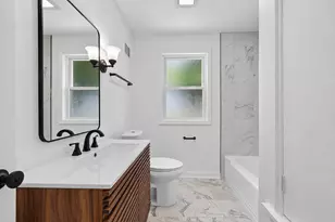 8218 S Yates Blvd, Chicago, IL 60617 - Photo 14