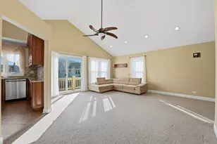 304 University Ln, Elk Grove Village, IL 60007 - Photo 20
