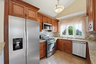 304 University Ln, Elk Grove Village, IL 60007 - Photo 8