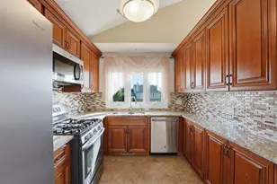 304 University Ln, Elk Grove Village, IL 60007 - Photo 4