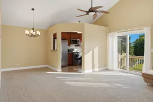304 University Ln, Elk Grove Village, IL 60007 - Photo 14