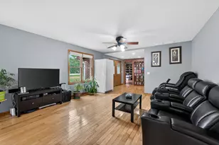 21 S Elmhurst Rd, Prospect Heights, IL 60070 - Photo 16