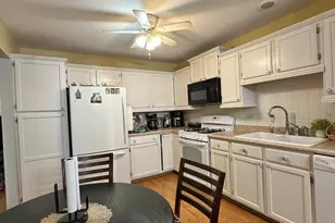 1346 Brunswick Ct, Elgin, IL 60120 - Photo 8