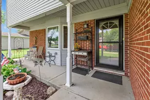 612 Fairview Ln, Schaumburg, IL 60193 - Photo 2
