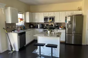 958 Shoreline Dr, Aurora, IL 60504 - Photo 6