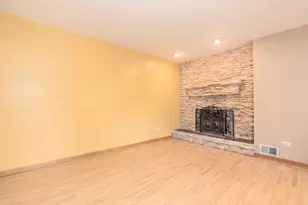 2950 Briarwood Dr W, Mount Prospect, IL 60056 - Photo 6
