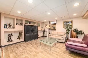 2950 Briarwood Dr W, Mount Prospect, IL 60056 - Photo 20
