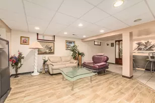 2950 Briarwood Dr W, Mount Prospect, IL 60056 - Photo 22