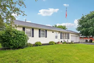 953 N East St, Marengo, IL 60152 - Photo 2