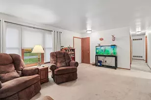 953 N East St, Marengo, IL 60152 - Photo 4