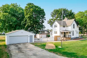 904 Kishwaukee St, Belvidere, IL 61008 - Photo 4
