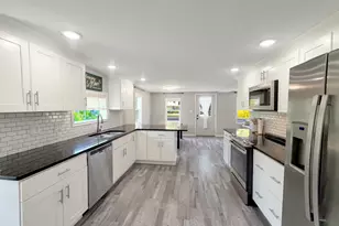 1210 Sun Vu Dr, Freeport, IL 61032 - Photo 6