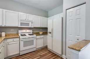 806 Woodewind Dr, Naperville, IL 60563 - Photo 8