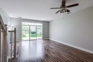 806 Woodewind Dr, Naperville, IL 60563 - Photo 2