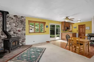 324 Shawnee Dr, Carol Stream, IL 60188 - Photo 10