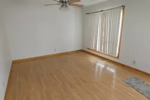 515 Freeman Ave, Streamwood, IL 60107 - Photo 2