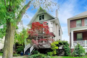 2010 W Bradley Pl, Chicago, IL 60618 - Photo 2