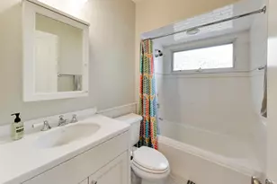 2010 W Bradley Pl, Chicago, IL 60618 - Photo 34