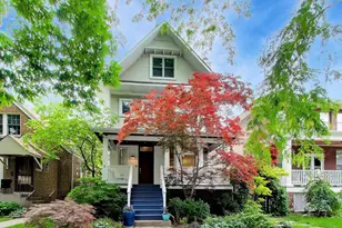2010 W Bradley Pl, Chicago, IL 60618 - Photo 1