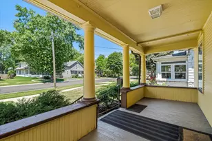 910 Pearl St, Aurora, IL 60505 - Photo 2