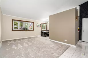 402 N Douglas Ave, Villa Park, IL 60181 - Photo 4