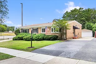402 N Douglas Ave, Villa Park, IL 60181 - Photo 1