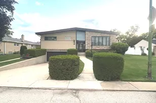 5018 N Olympia Ave, Chicago, IL 60656 - Photo 2