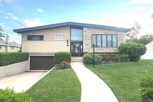 5018 N Olympia Ave, Chicago, IL 60656 - Photo 1